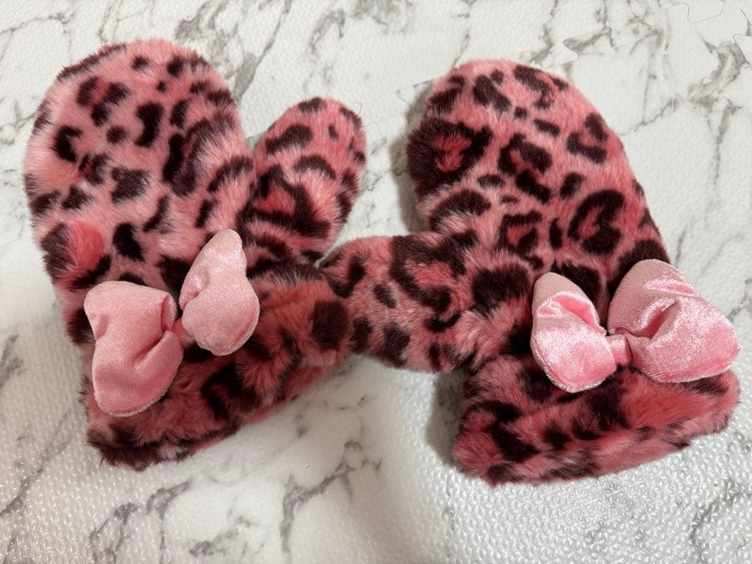 ディズニー ミニー 旧ピンクヒョウ柄ファンキャップ ミトン - メルカリ