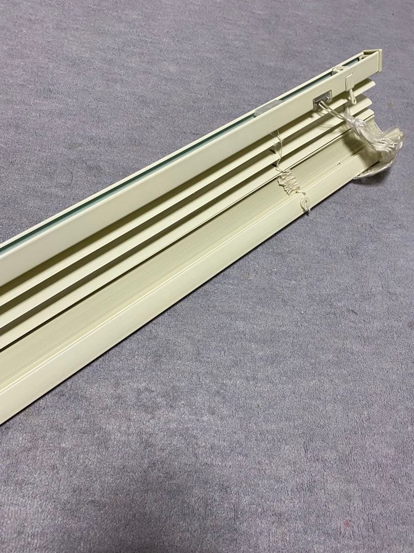 アイボリー プラスチック製ブラインド 2本セット178×108㎝ - メルカリ