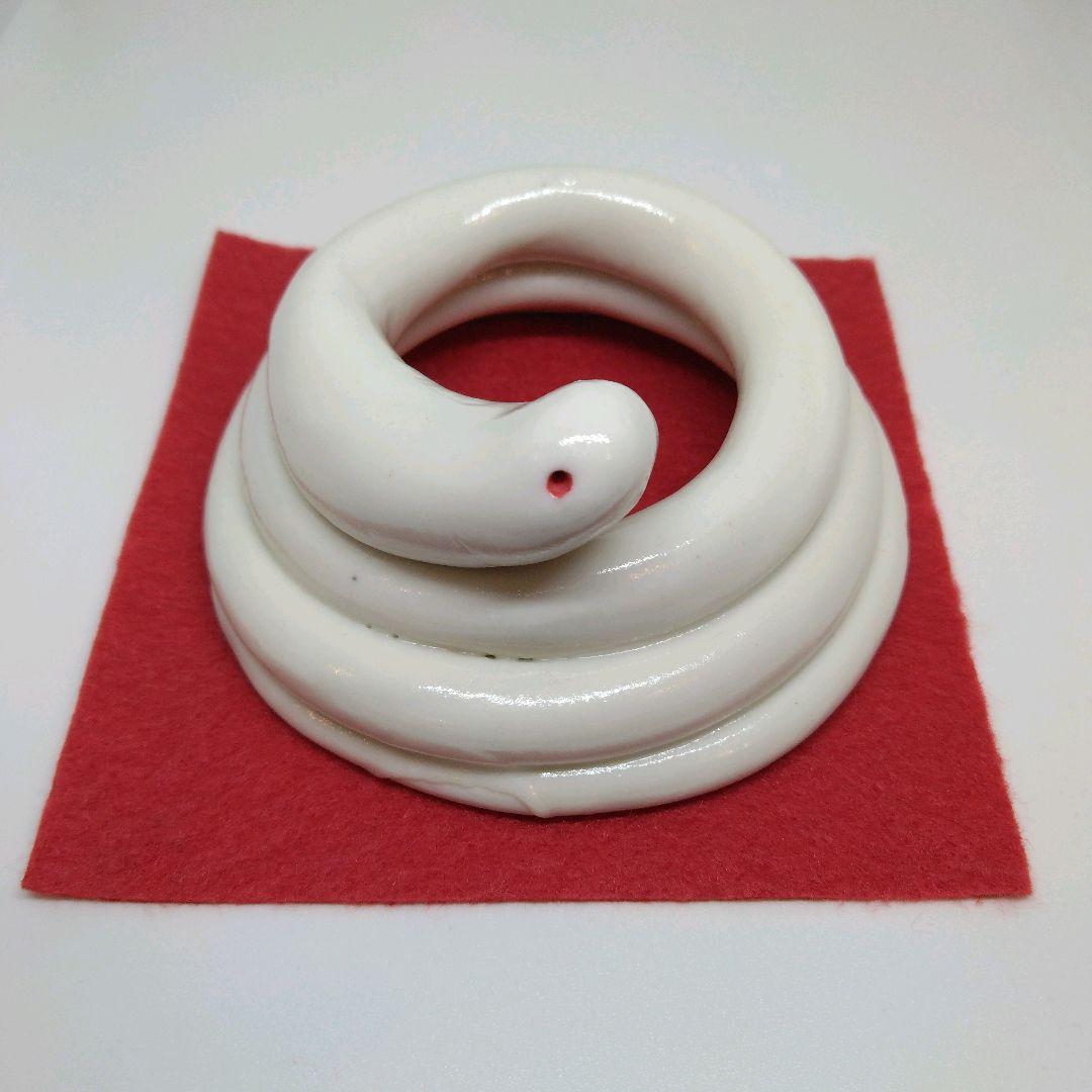 126 陶芸 白蛇 しろへび 巳年 大きめ 置物 手作り 一点物 幸運