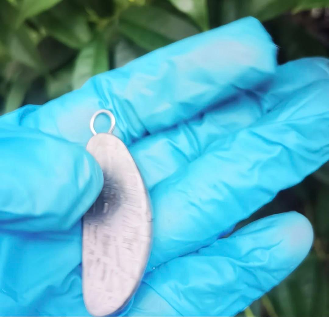 アルタイ隕石 仏像彫刻 ペンダント 楕円形