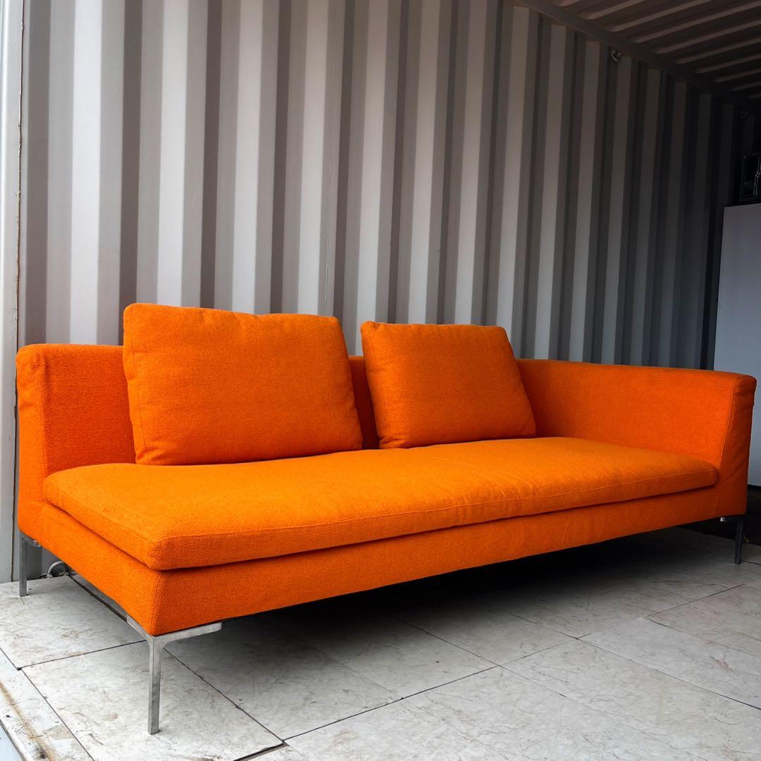 取付無料！b&bイタリア チャールズ オレンジファブリック右アームソファ✨