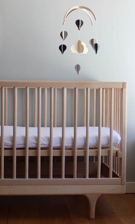 ベッドメリー＆木製アーム　気球　雲　おしゃれ