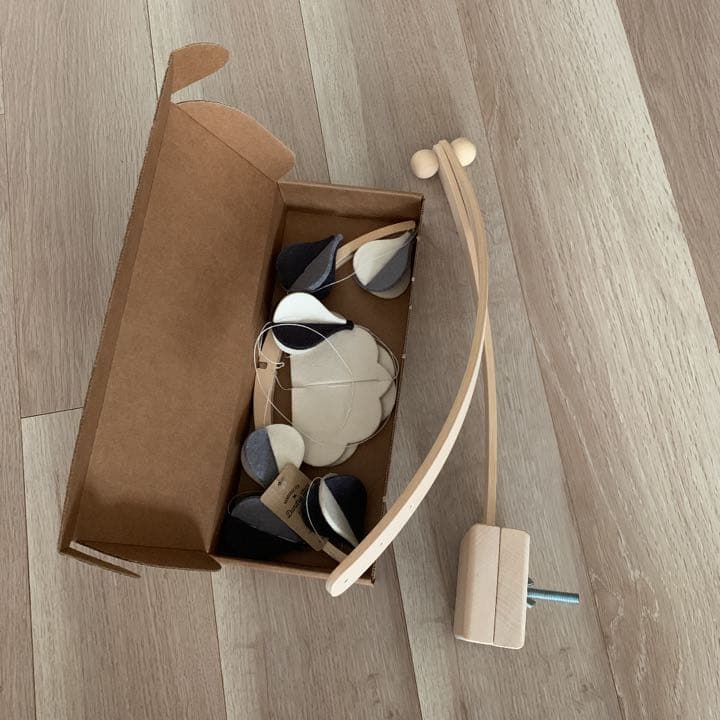 ベッドメリー＆木製アーム　気球　雲　おしゃれ