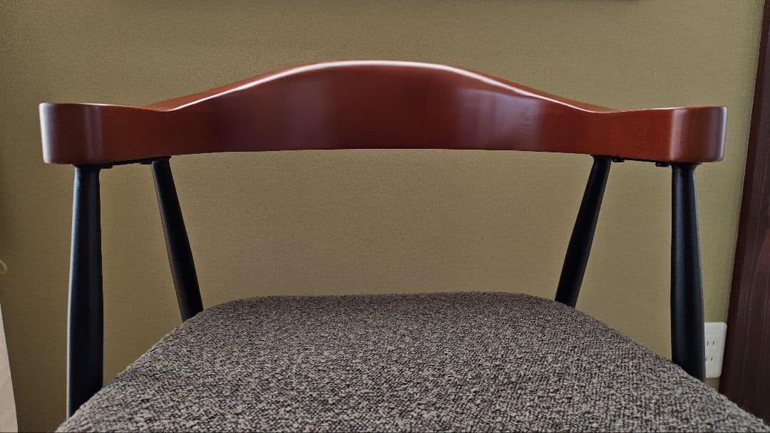 ☆カ−ブが美しいチエア (新品)未使用−送料込み