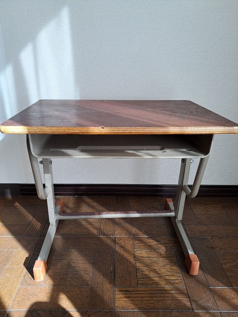 【送料無料】 オカムラ necos 学校 学習机 椅子 高さ調整可能　②