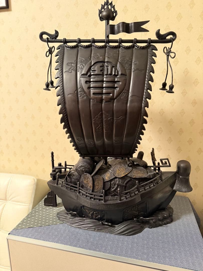 江戸時代 金属製船の彫刻 黒色 伝統的デザイン