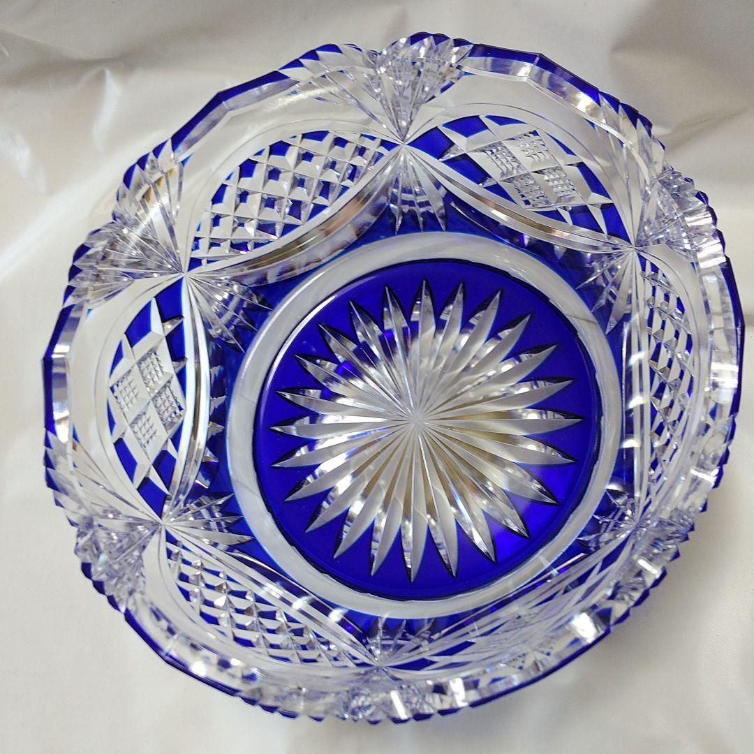 須田秀石 江戸切子 瑠璃被せ輪花爪枠ダイヤ文 菓子鉢