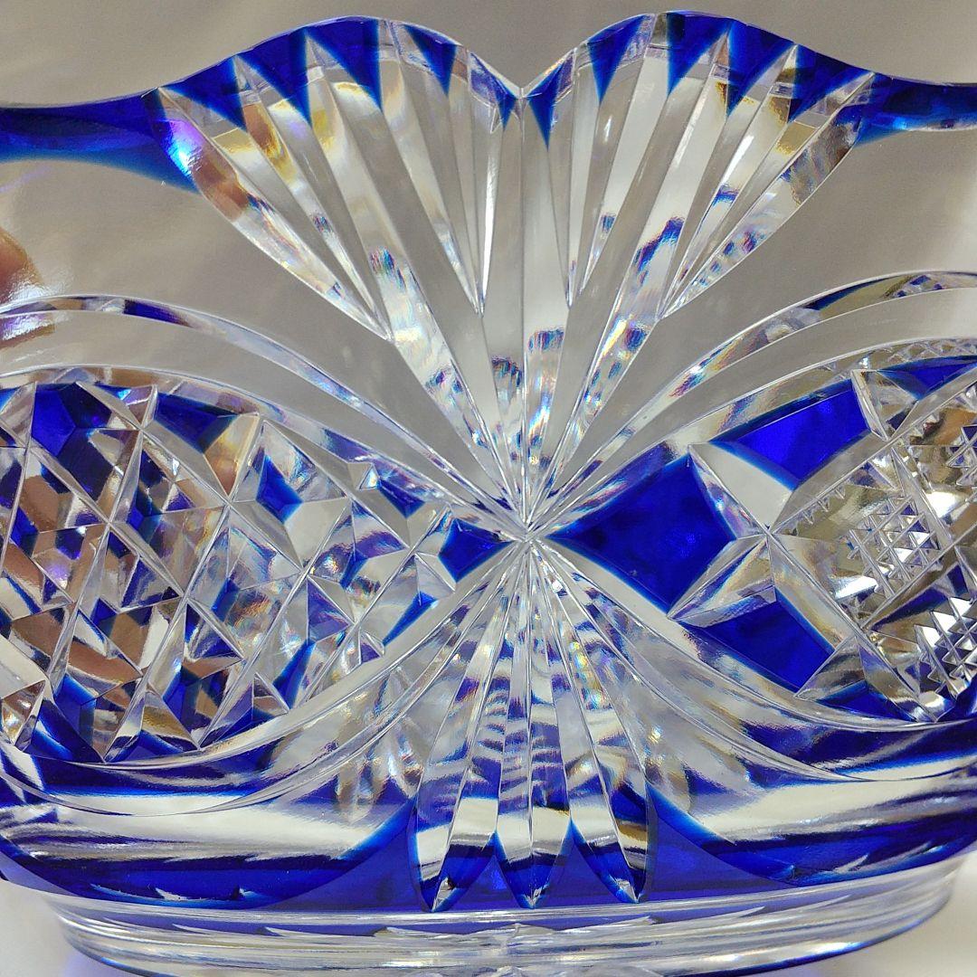 須田秀石 江戸切子 瑠璃被せ輪花爪枠ダイヤ文 菓子鉢