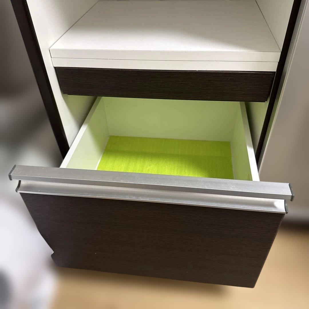 食器棚　カップボード