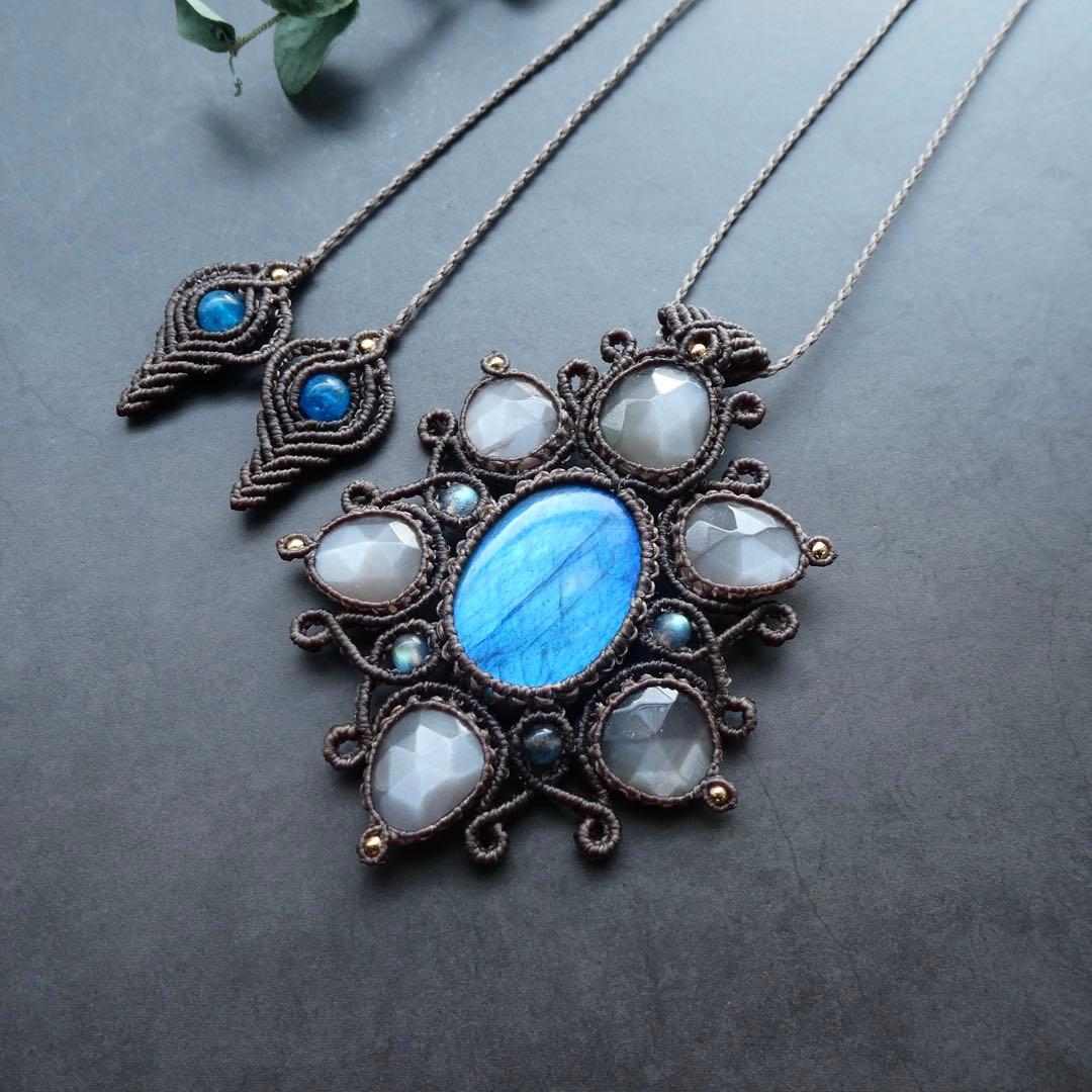 ラブラドライト・グレームーンストーンのマクラメネックレス