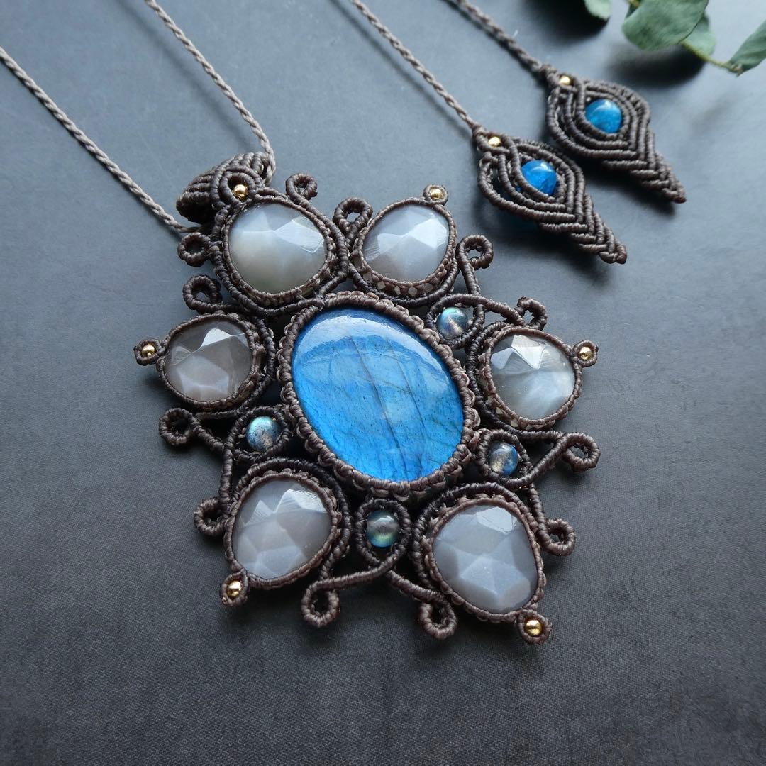 ラブラドライト・グレームーンストーンのマクラメネックレス