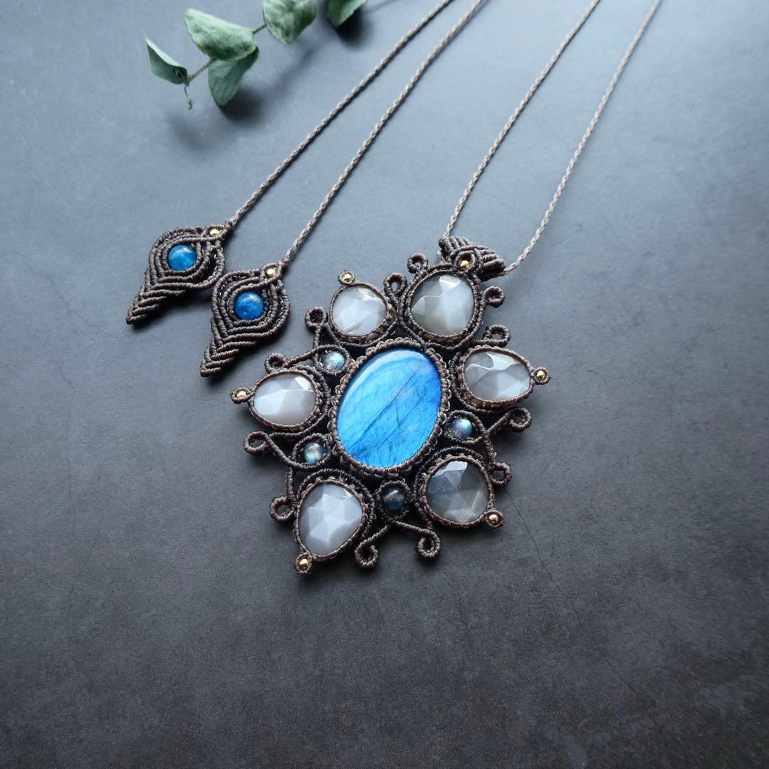 ラブラドライト・グレームーンストーンのマクラメネックレス