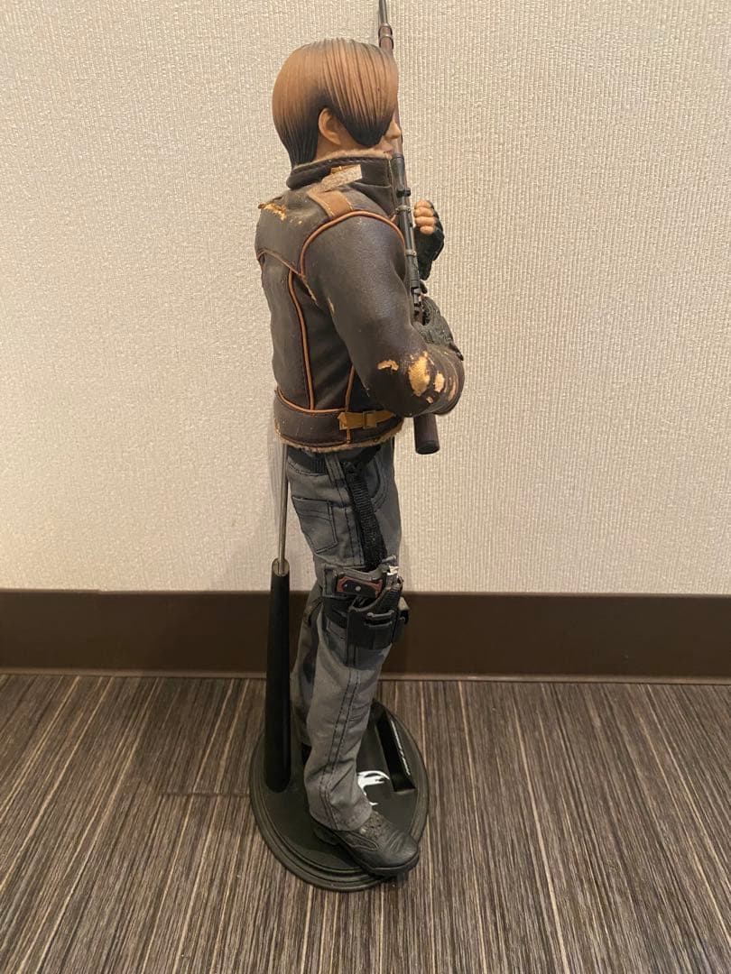 バイオハザード4 1/6スケールフィギュア レオン ホットトイズ - メルカリ