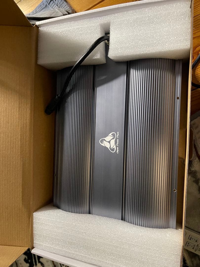 定価74800円ヘリオスグリーンLED303 3枚パネルセット