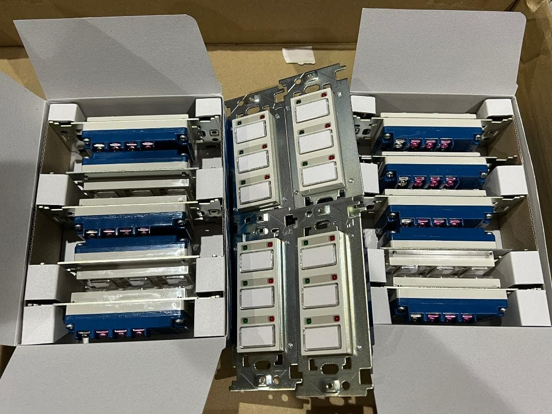 【未使用品】Panasonic WR8503 2線式リモコンスイッチ(3個用)