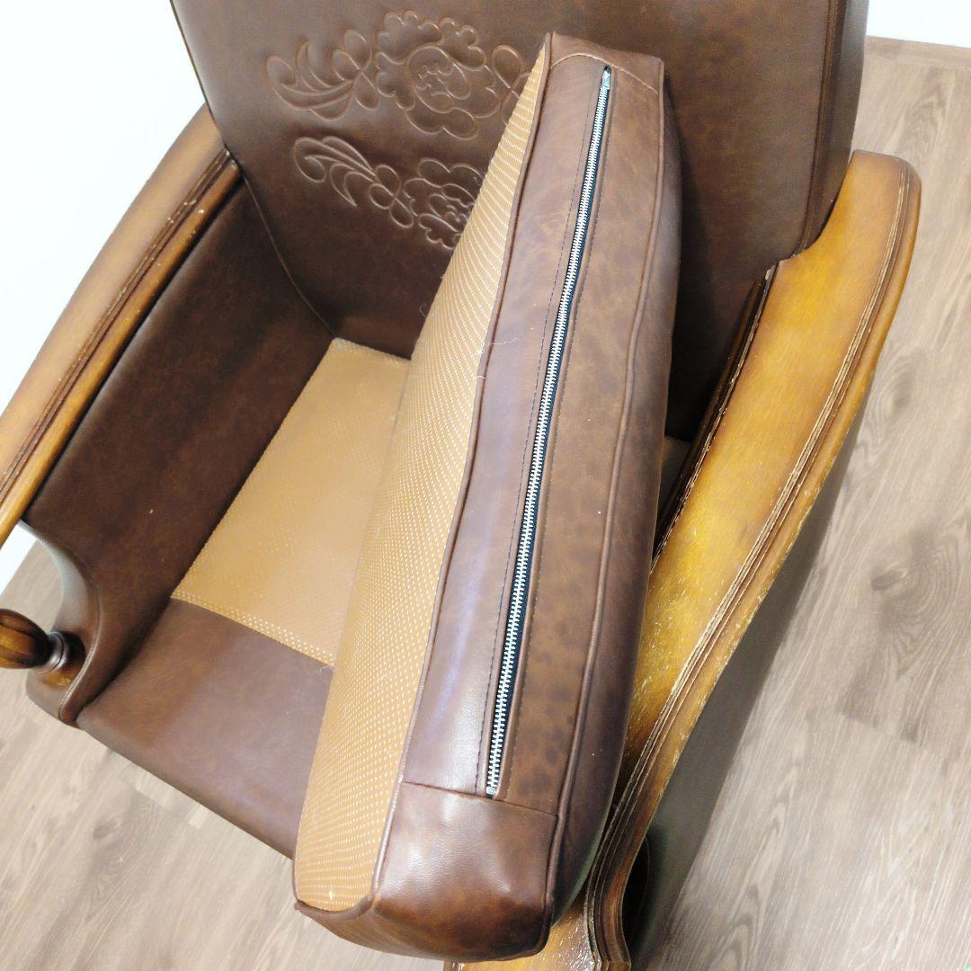 カリモク 1人掛けソファ 本革風 彫刻アーム ヴィンテージ