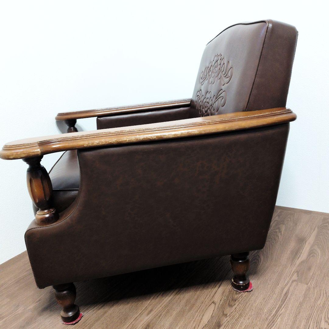 カリモク 1人掛けソファ 本革風 彫刻アーム ヴィンテージ