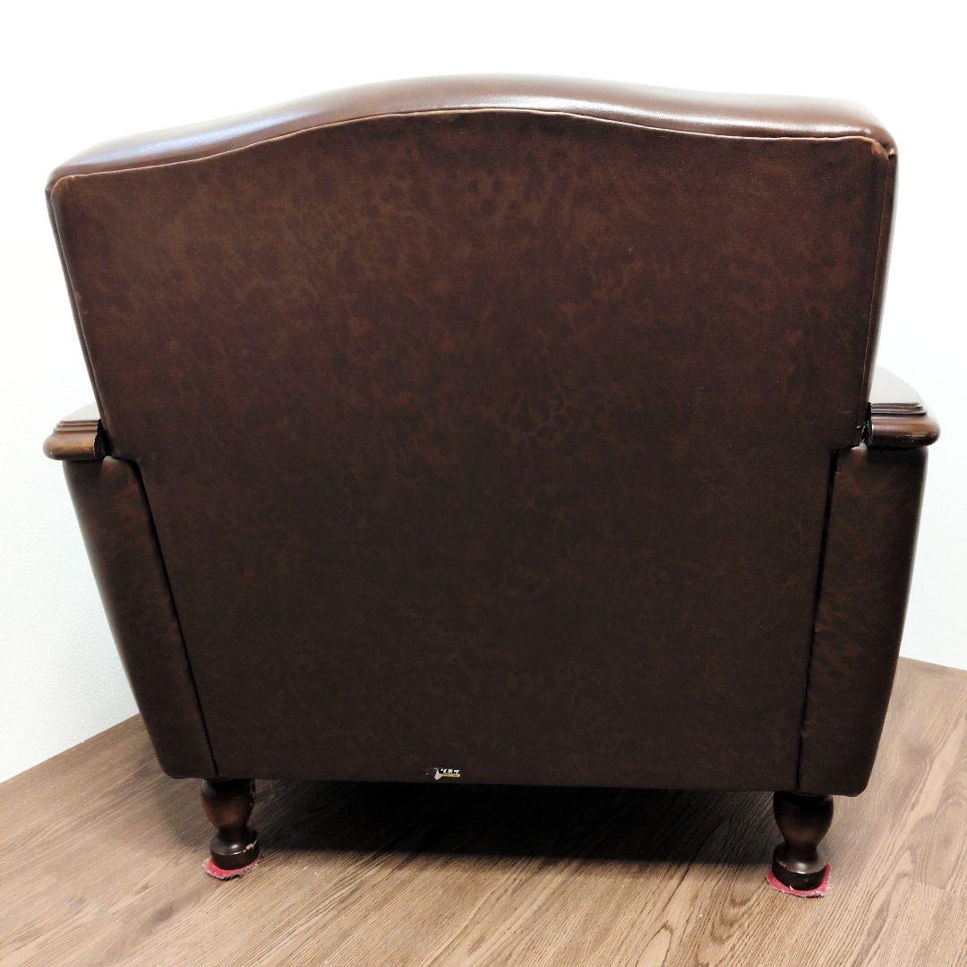 カリモク 1人掛けソファ 本革風 彫刻アーム ヴィンテージ