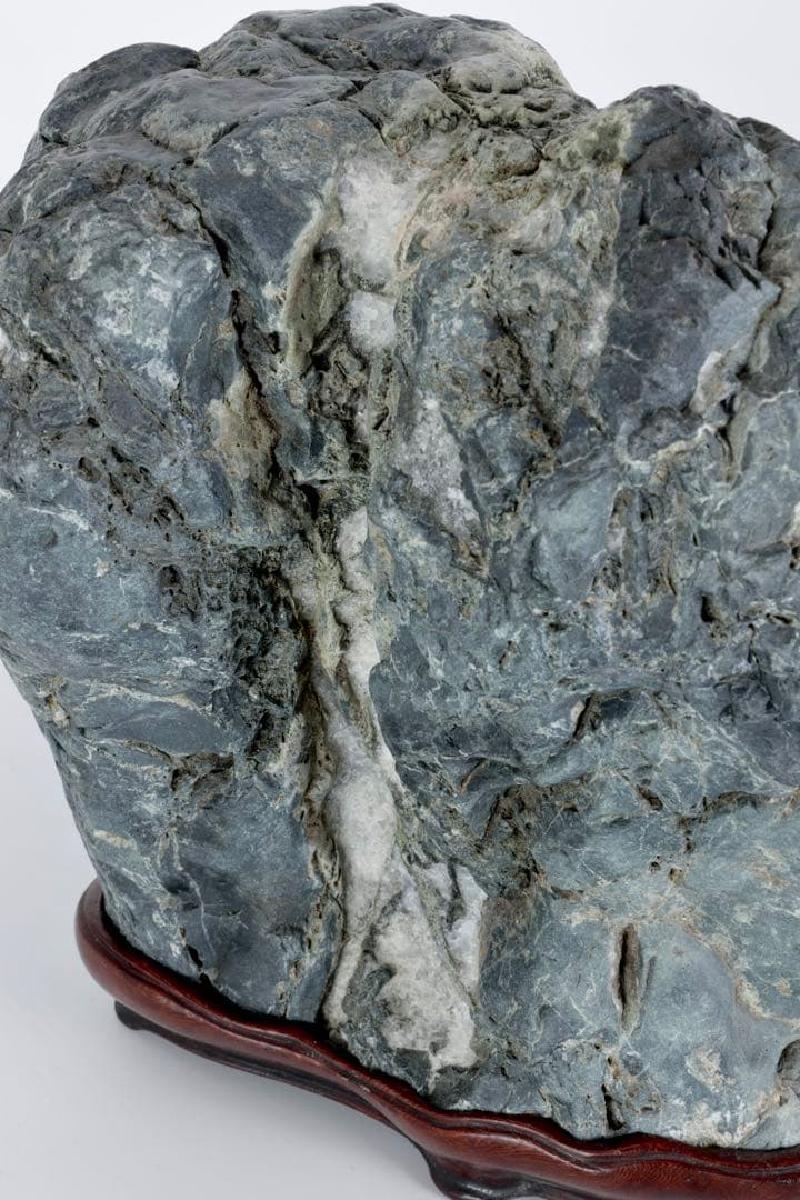 滝石 水石 添景 在銘台座付 12.5kg 盆石 鑑賞石 天然石 遠山石 飾石