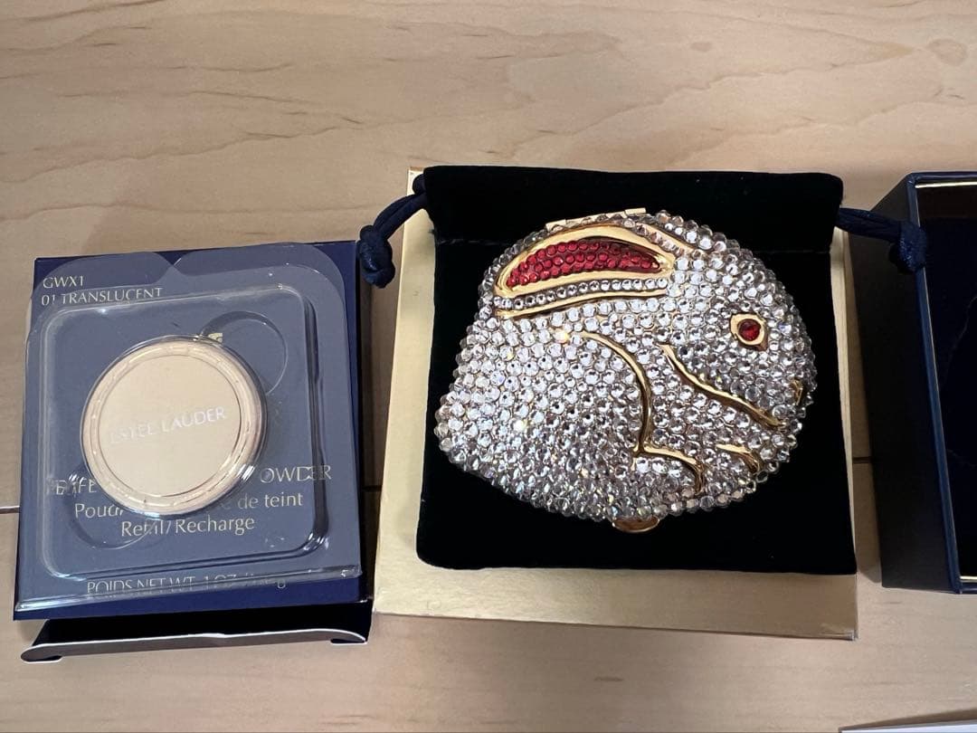 希少品 エスティローダー うさぎ　コンパクト キラキラ