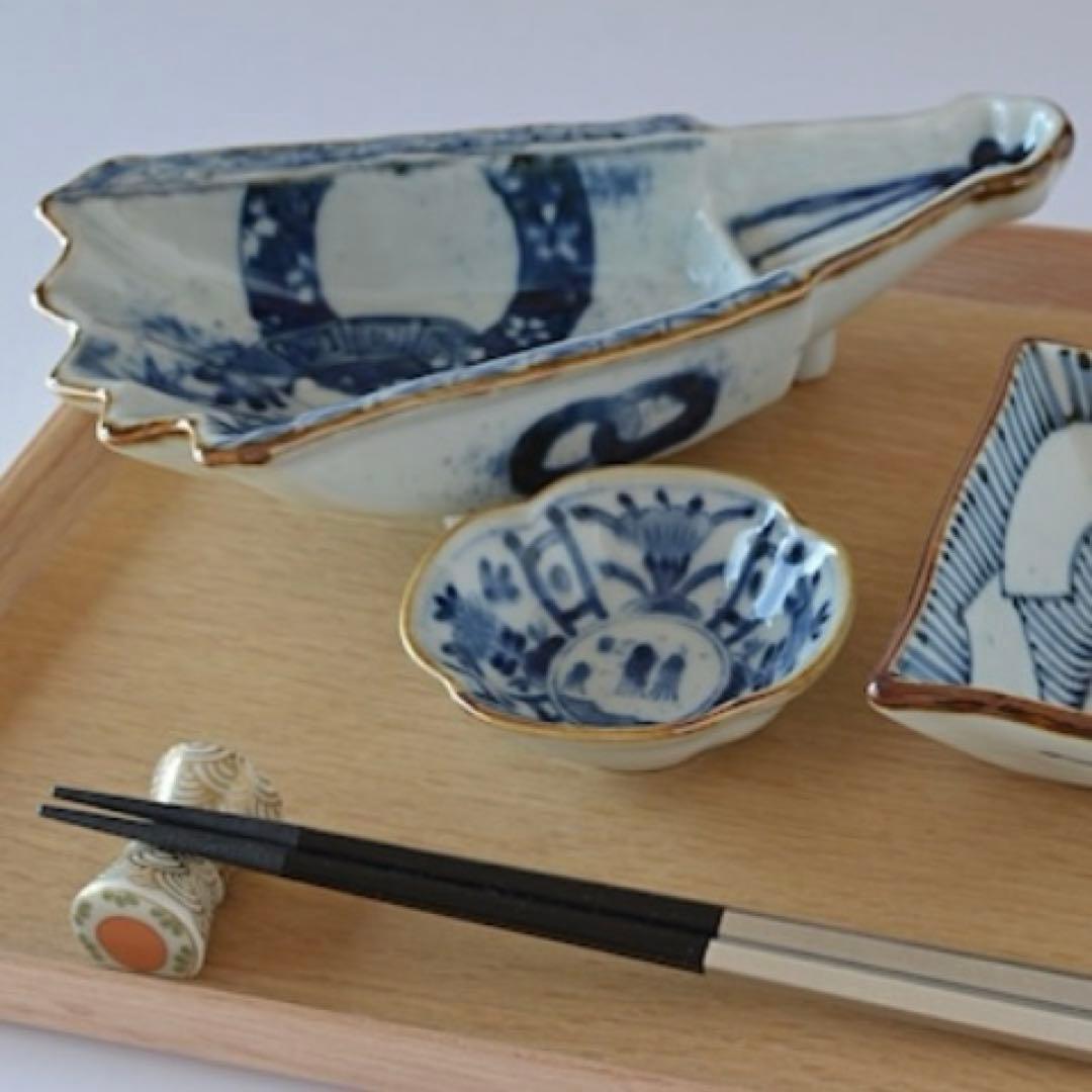 【☆素敵なお品☆】【新品】有田焼福泉窯　染付濃桜詰め扇形三ツ足向付 日本料理