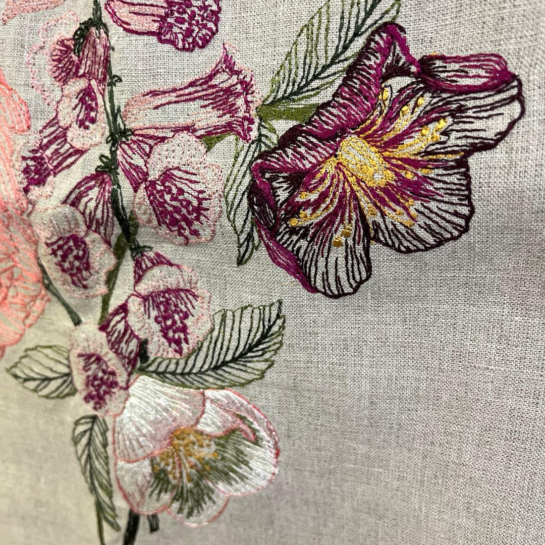 Coral & Tuskクッションカバー 40x40 Blush Bouquet