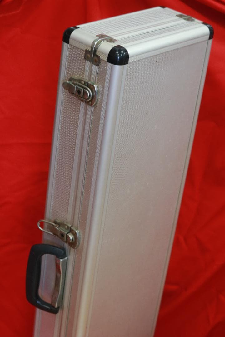 沖縄県産　高級材黒木を使用して製作された高級沖縄三線スンチー塗（漆塗）本皮使用