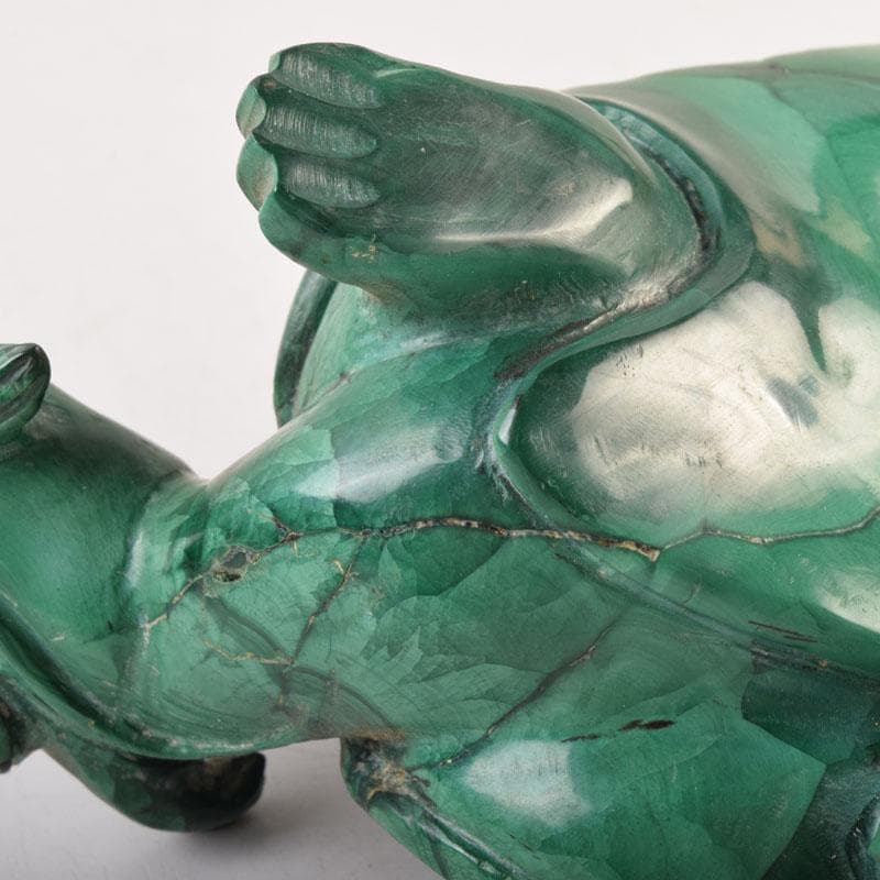 中国　玉石孔雀石マラカイト彫刻　神獣　置物　約896g　唐木台付　V　9009