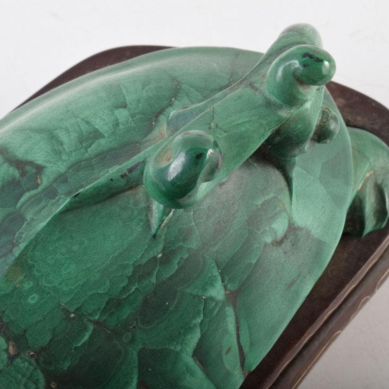 中国　玉石孔雀石マラカイト彫刻　神獣　置物　約896g　唐木台付　V　9009