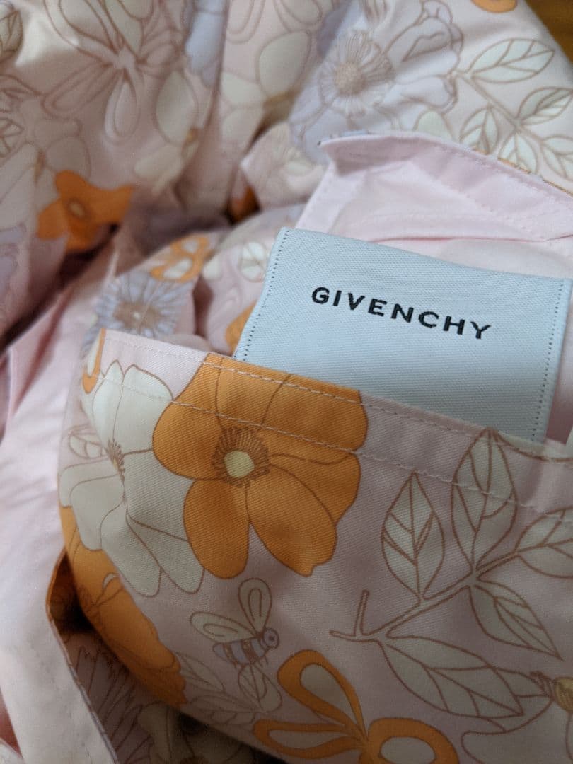 【日本製】GIVENCHY ダウンケット ダウン70％フェザー30％