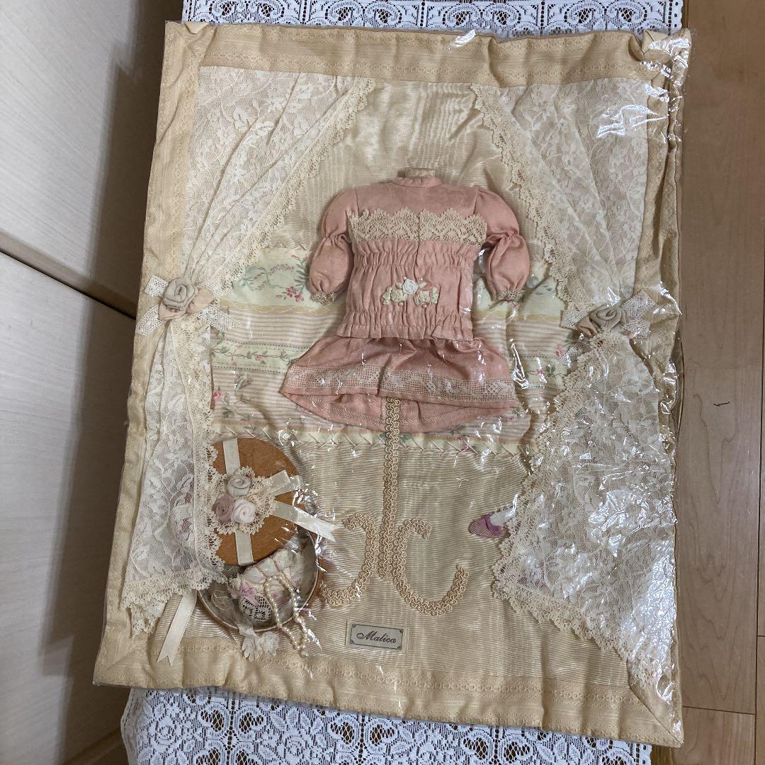 イマン　マリカ　トルソーコラージュ