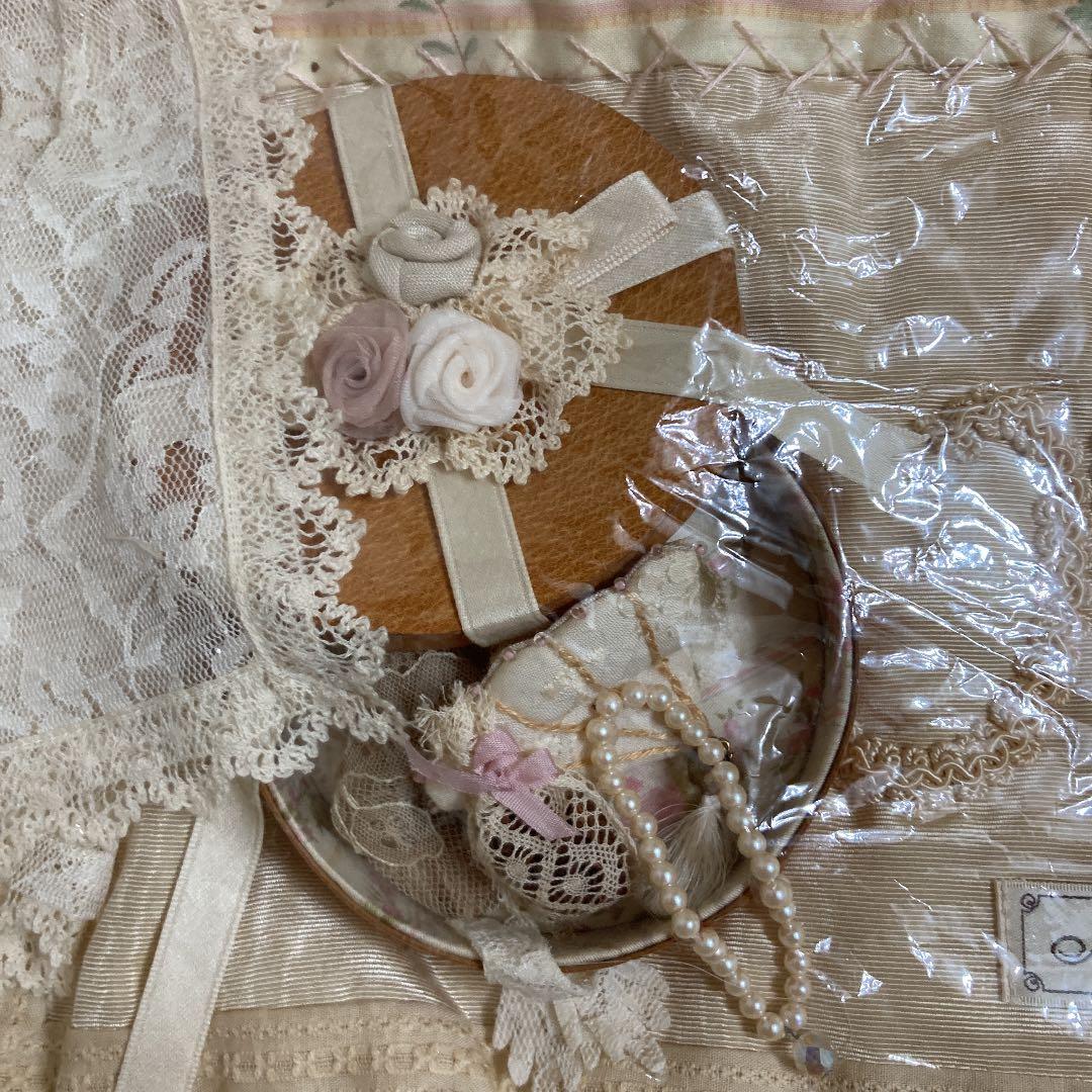 イマン　マリカ　トルソーコラージュ