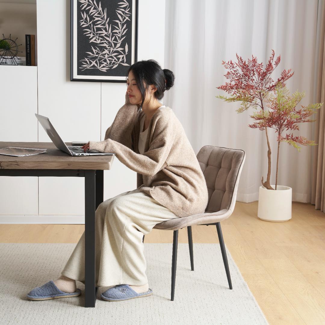 超人気！4人用ダイニングテーブル 食卓 ソリッド ハイエンド　NATURAL