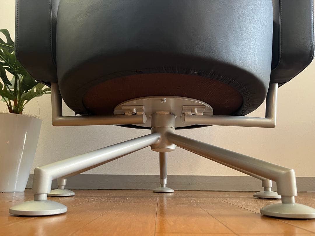 COR CIRCO コア ラウンジチェア ② ポストモダン 52万 革張り 北欧