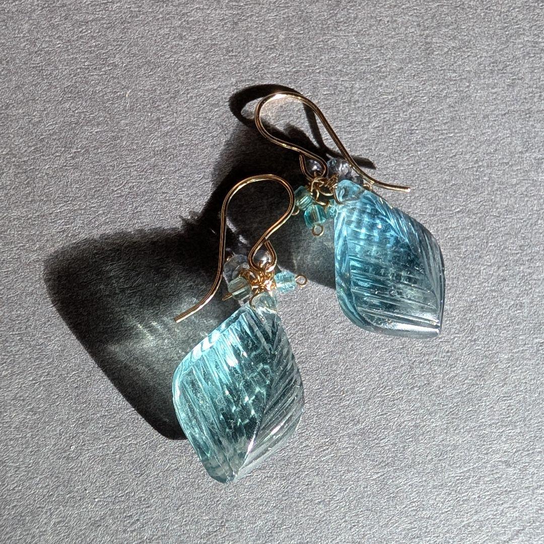 のんたん様 1点物✧︎フローライト リーフカービングピアス