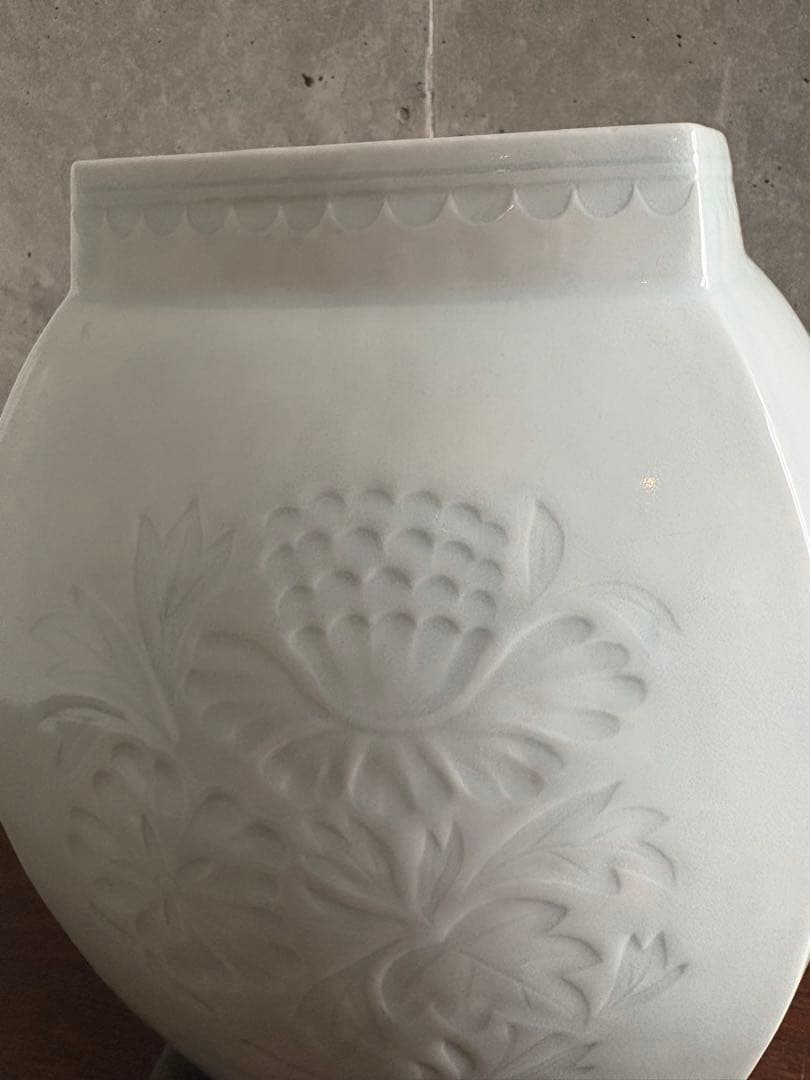 河村蜻山 大きな花瓶5.8kg 高さ29.5cm 四方形白磁富貴花彫