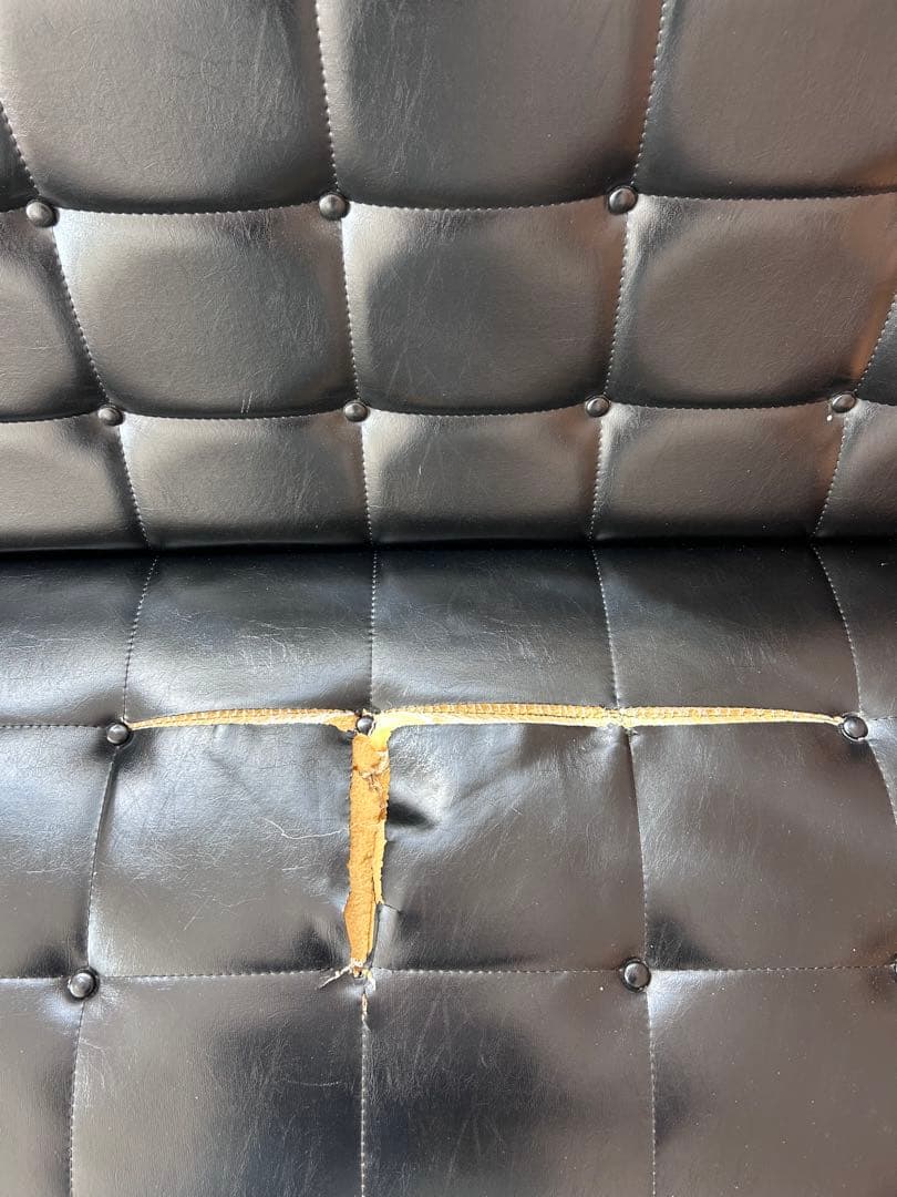 カリモク60 Kチェア2シーター　破れありのため特価（着払い）