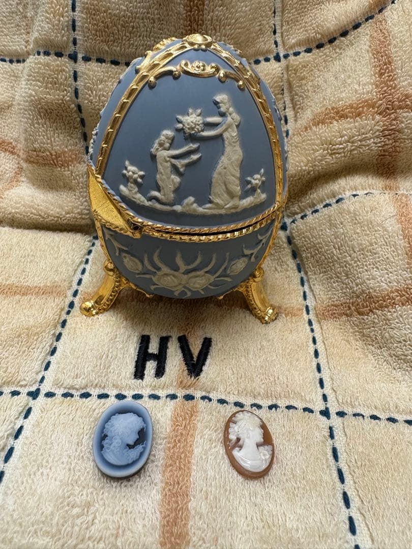 カメオ　ルース（シェル　ストーン） と青い陶器のオルゴール　3点