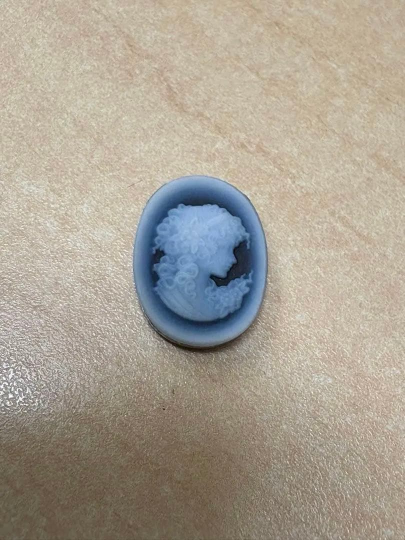 カメオ　ルース（シェル　ストーン） と青い陶器のオルゴール　3点