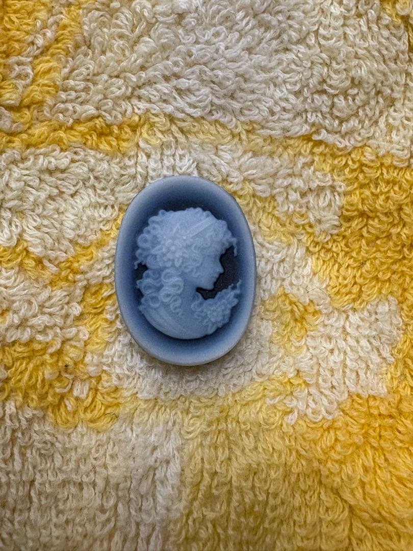 カメオ　ルース（シェル　ストーン） と青い陶器のオルゴール　3点