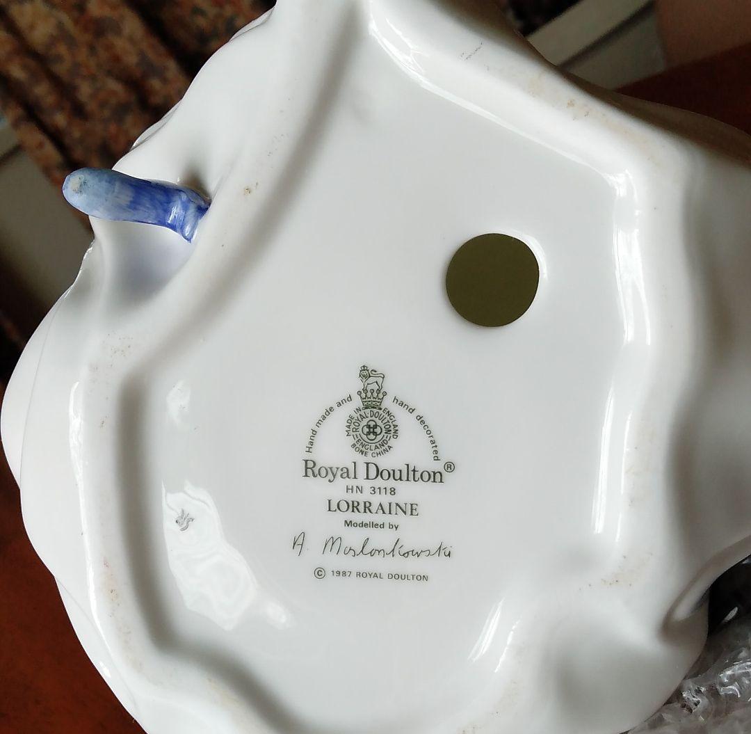 ロイヤルドルトン　フィギュリン(LORRAINE)