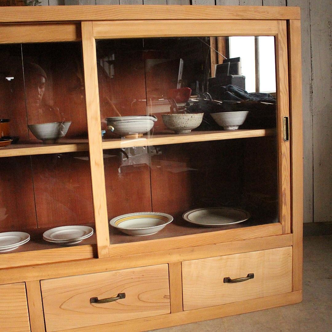 古い木枠のガラス戸棚　引き出し3杯　水屋