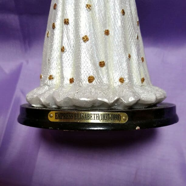 専用になりました。EMPRESS (1837～1898）人形