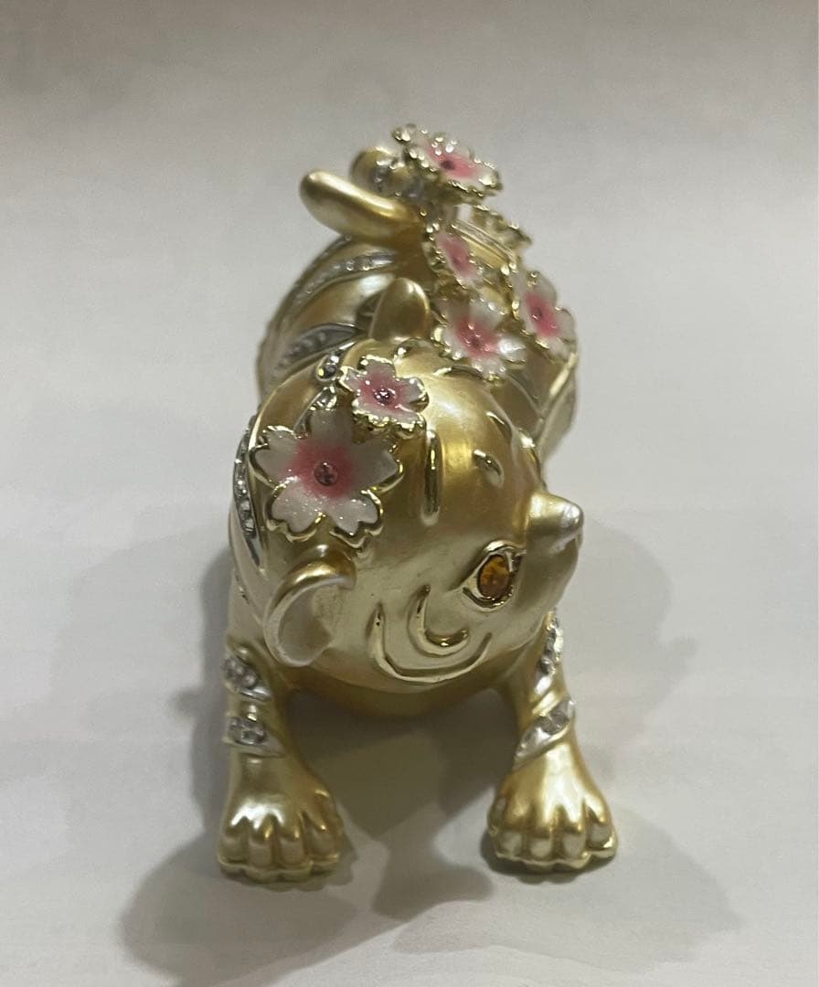 【いいね不要】トラ ゴールド子虎サクラ ストーン アクセサリー入れ置物 小物入れ