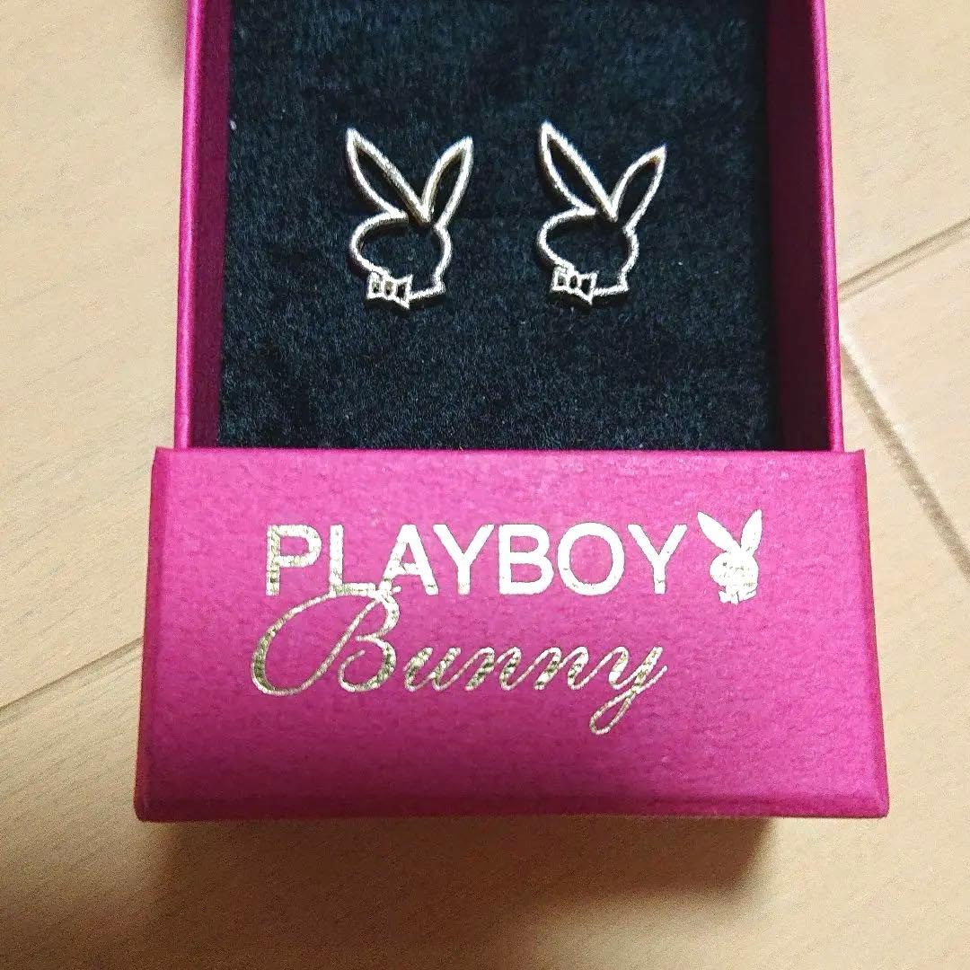 PLAY BOY ピアス ゴールド。