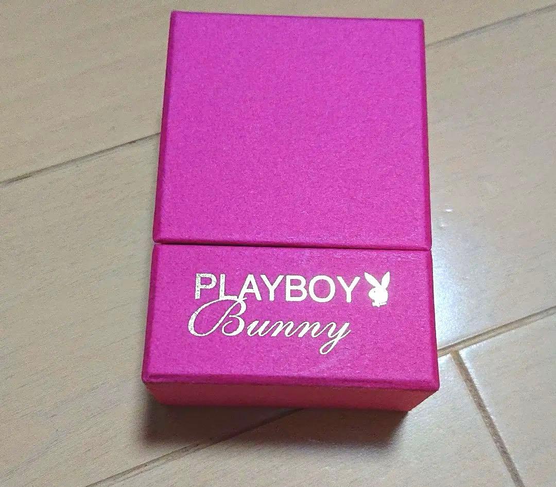 PLAY BOY ピアス ゴールド。