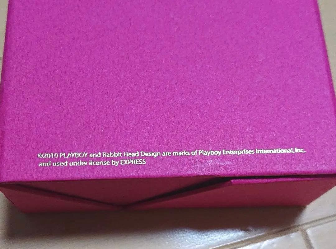 PLAY BOY ピアス ゴールド。