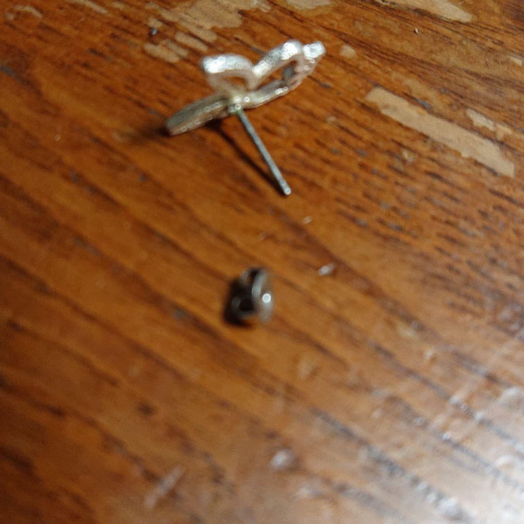 PLAY BOY ピアス ゴールド。