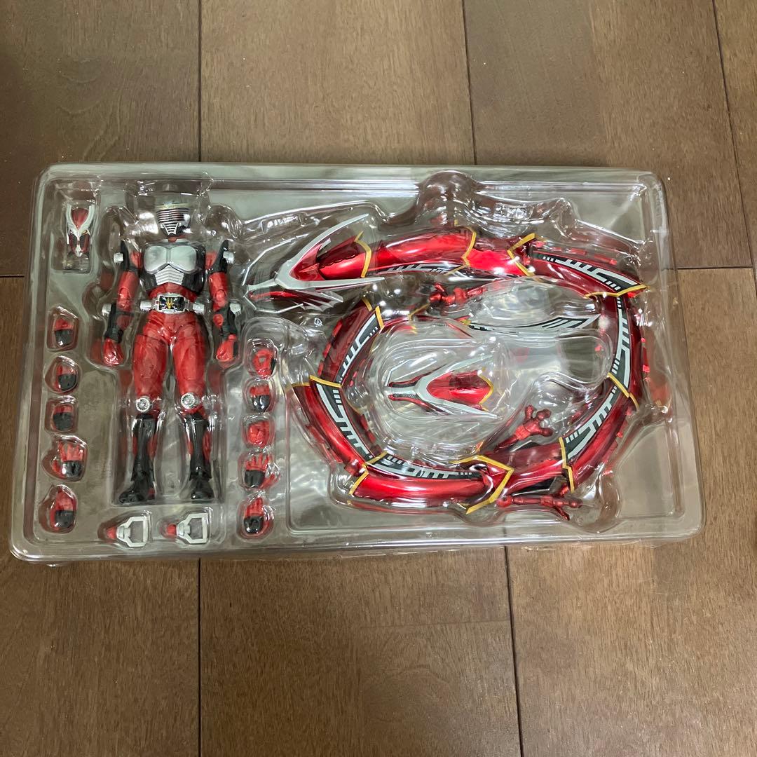 ＳＨフィギュアーツ　仮面ライダー龍騎&ドラグレッダー