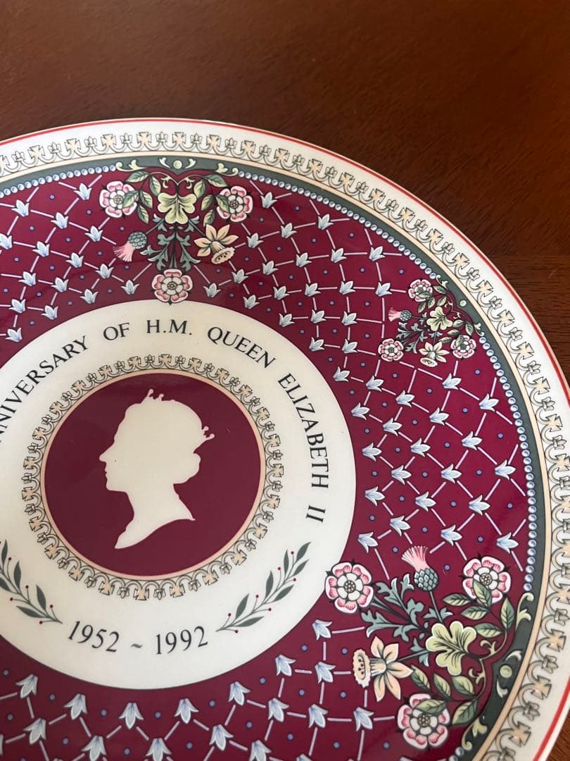 【希少品】英国製　ウェッジウッド★エリザベス女王　在位40周年記念★飾り皿